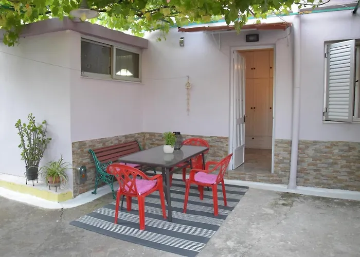 Kalamata Home, Agia Triada