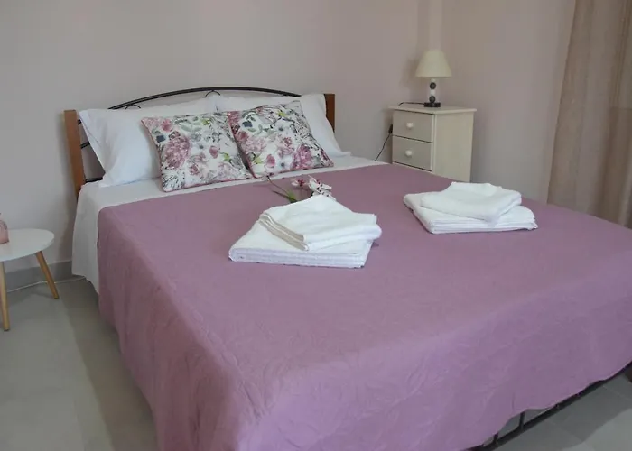 Kalamata Home, Agia Triada