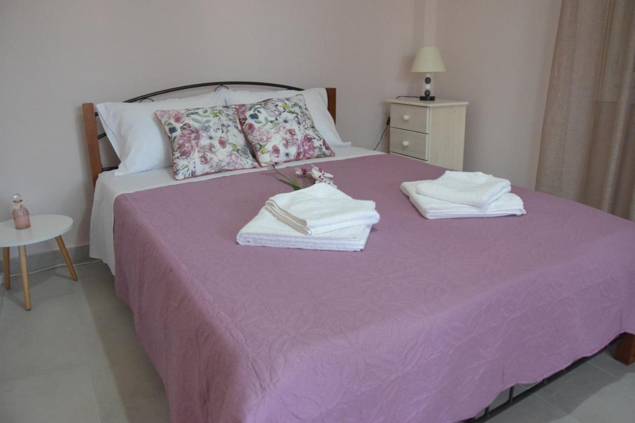 Home, Agia Triada