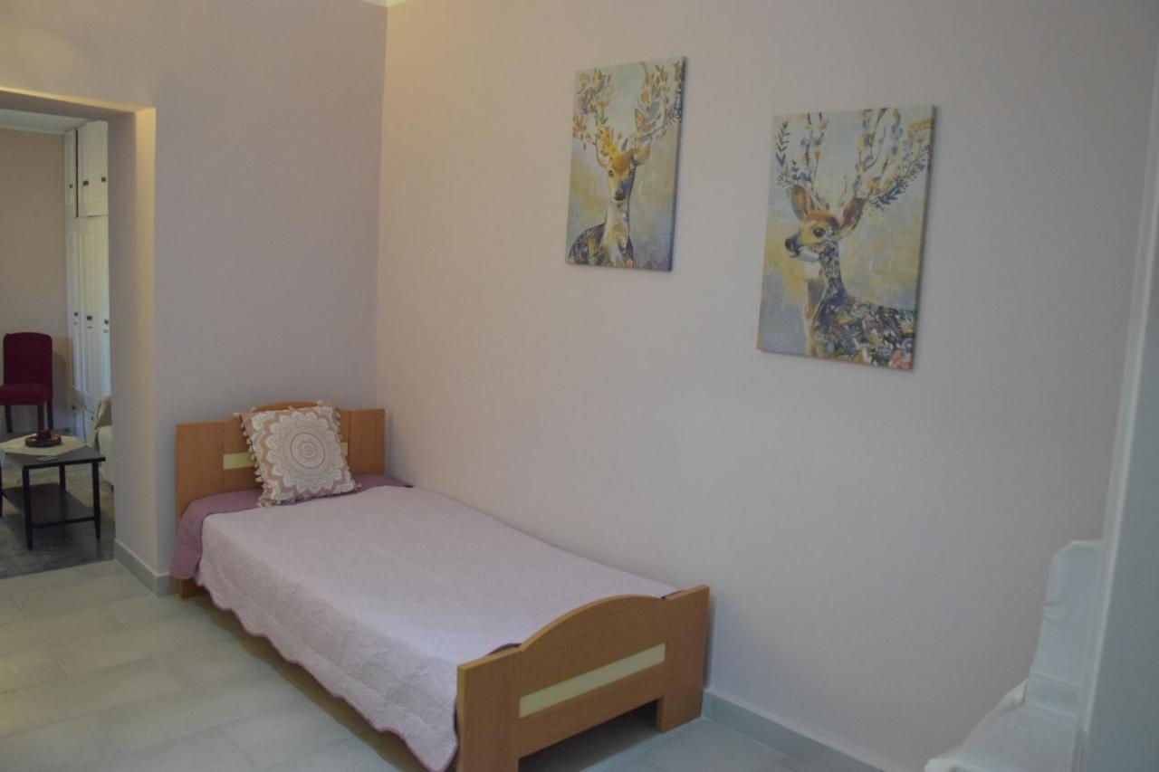 Home, Agia Triada * Kalamata