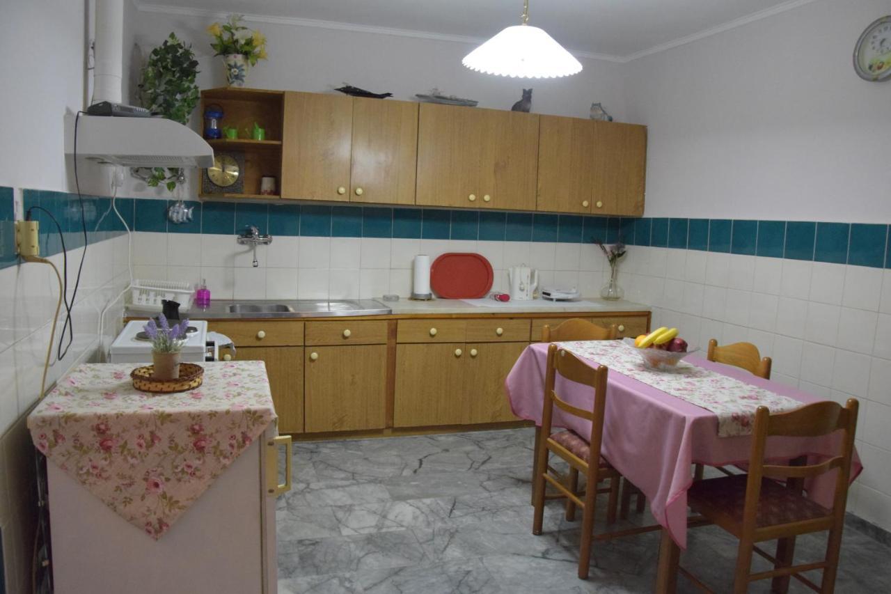 Home, Agia Triada *